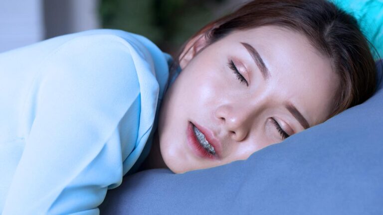 Bruxismo no sono: o que é, causas, sintomas e tratamentos